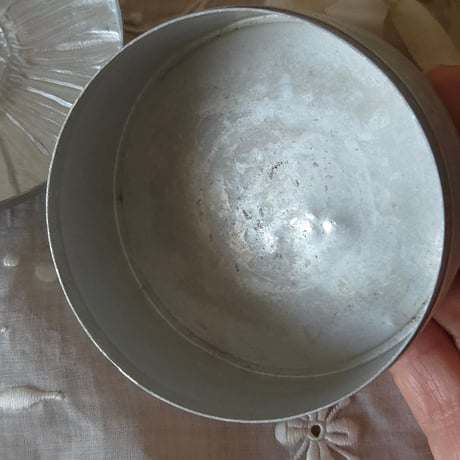 マーガレットのアルミパウダー缶