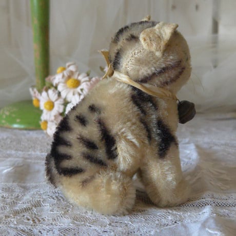 シュタイフお座り猫ちゃん