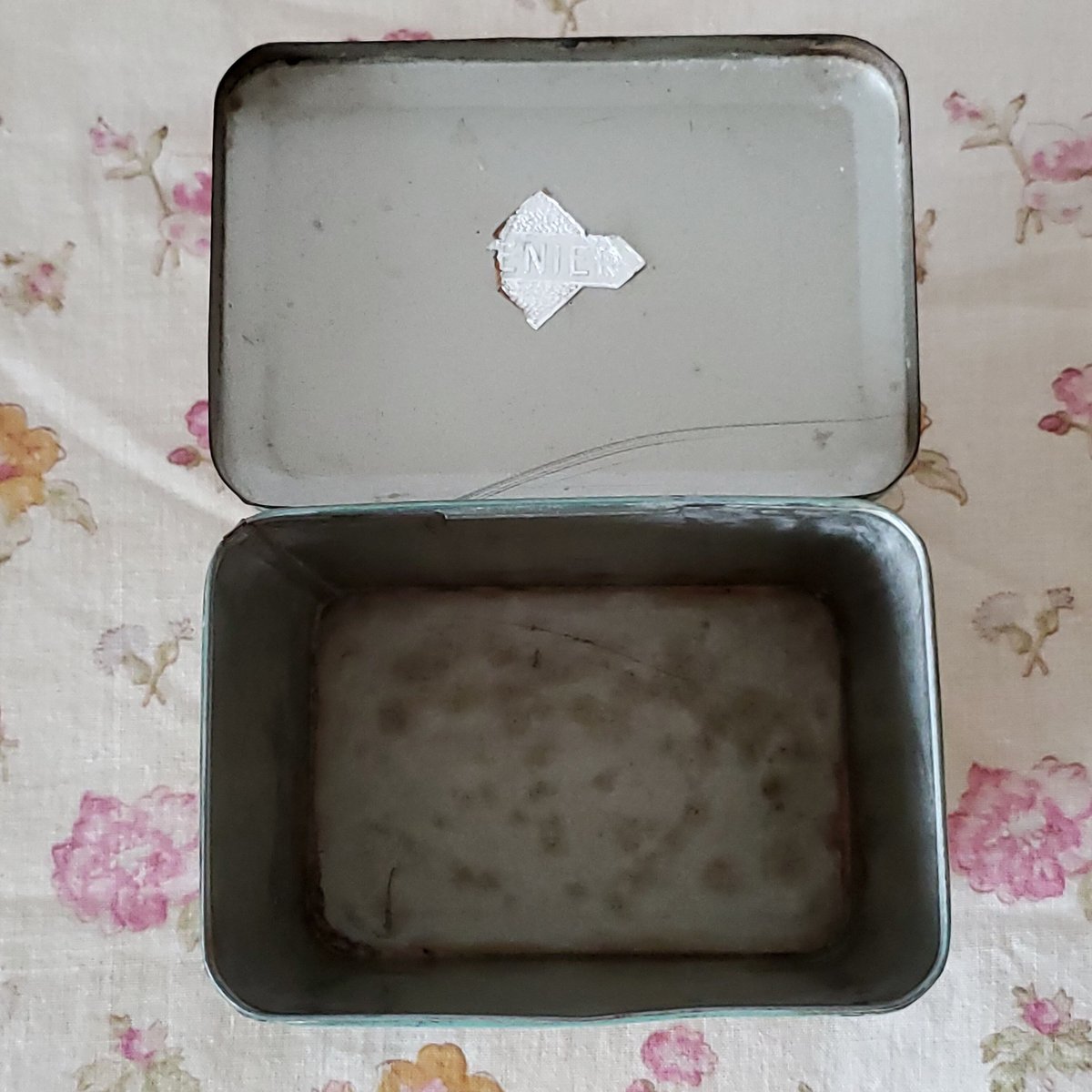 ショコラムニエ(Chocolat Menier)ローズTin缶 | リボンときどきネコ