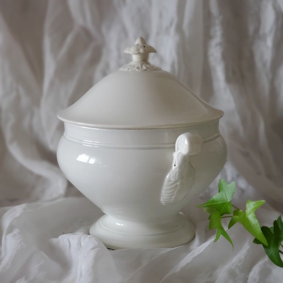 フランスアンティーク スーピエール レリーフ ボルドー窯 ホワイト