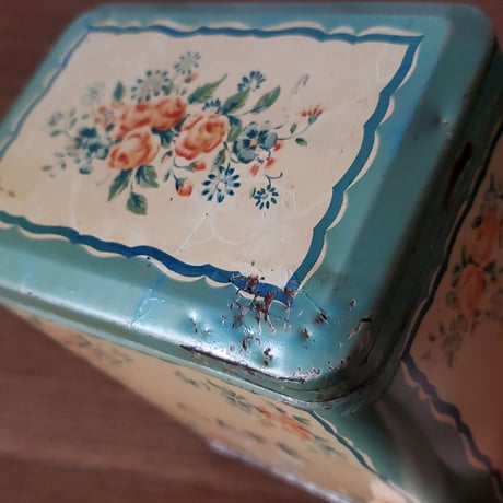 ショコラムニエ(Chocolat Menier)バラのティン缶