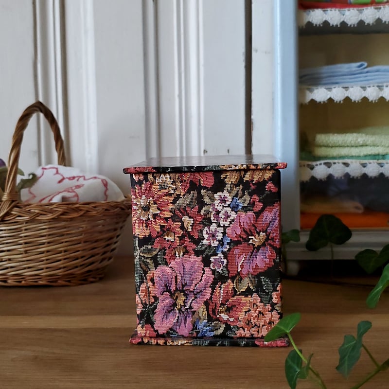 カルトナージュ　小物入れ　（ヴィクトリアン天使）A カルトナージュ 小物入れ （ヴィクトリアン天使）A