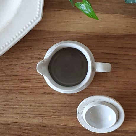 小さいクリームジャー