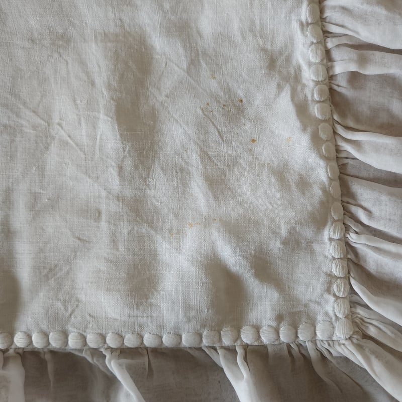 ハンドメイド♡モノグラム刺繍入りクッション2個セット❣️ アンティークリネン使用 モノグラム&王冠刺繍のクッションカバー | リボンときどきネコ