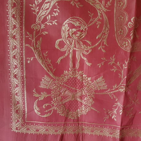 リボンや花かごが美しいシルクタフタ