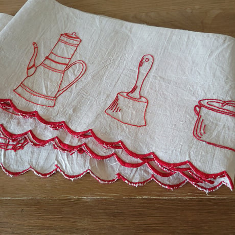赤刺繍の棚飾り