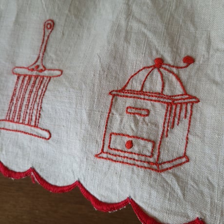 赤刺繍の棚飾り