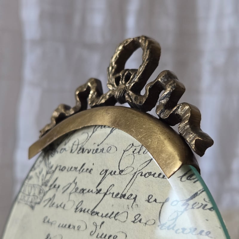 月桂樹リースとリボンのオーヴァルフォトスタンドb | リボンときどきネコ