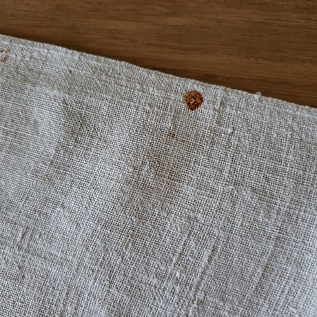 青と赤刺繍の棚飾り