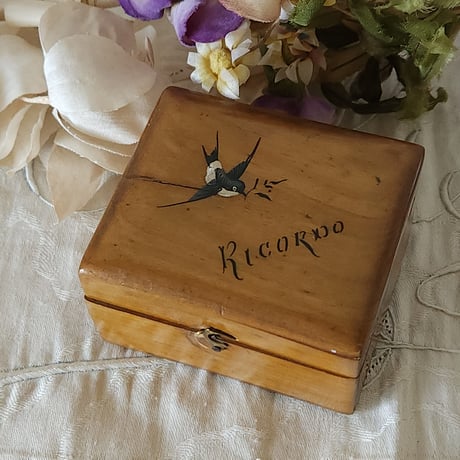 アンティーク　ツバメのモシュリンヌ fit=scale-down,w=1200