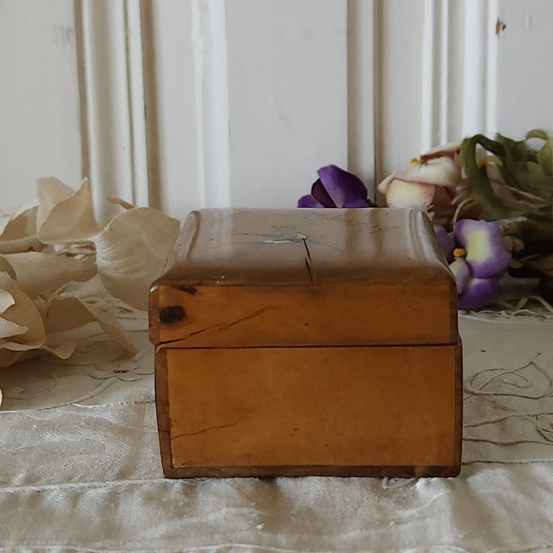 ツバメのモシュリンヌ木箱 | リボンときどきネコ