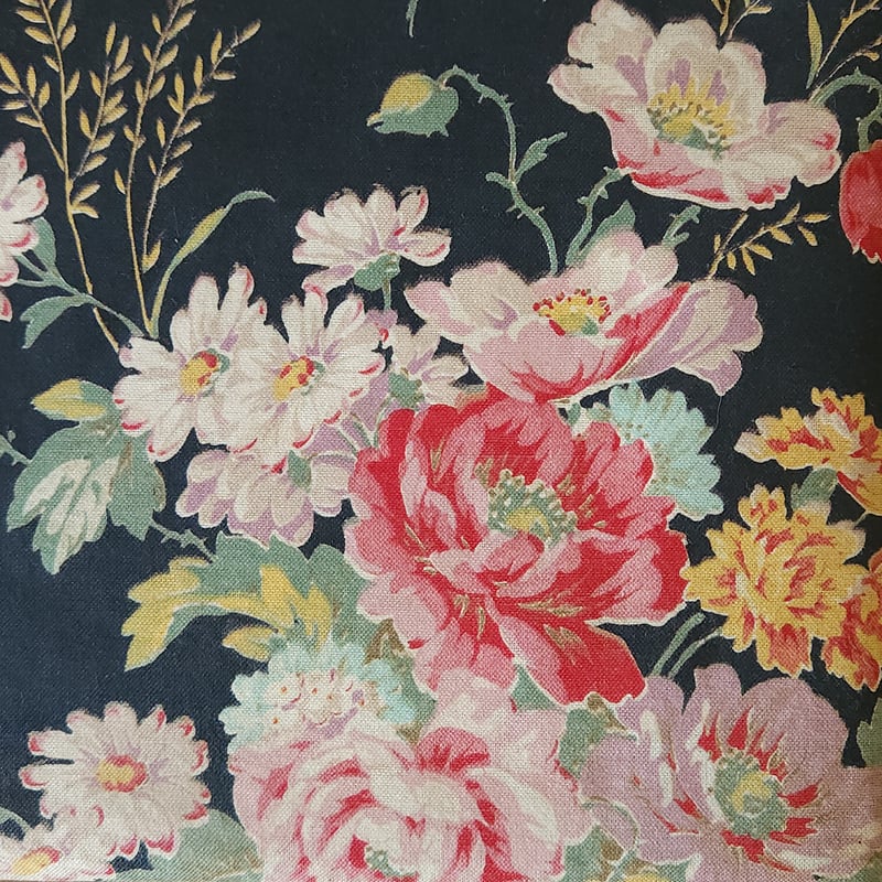 黒の花柄カルトナージュのお裁縫箱 | リボンときどきネコ