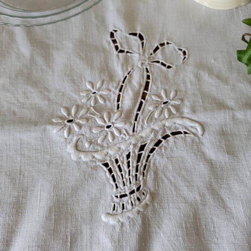 花かご手刺繍のクロス | リボンときどきネコ