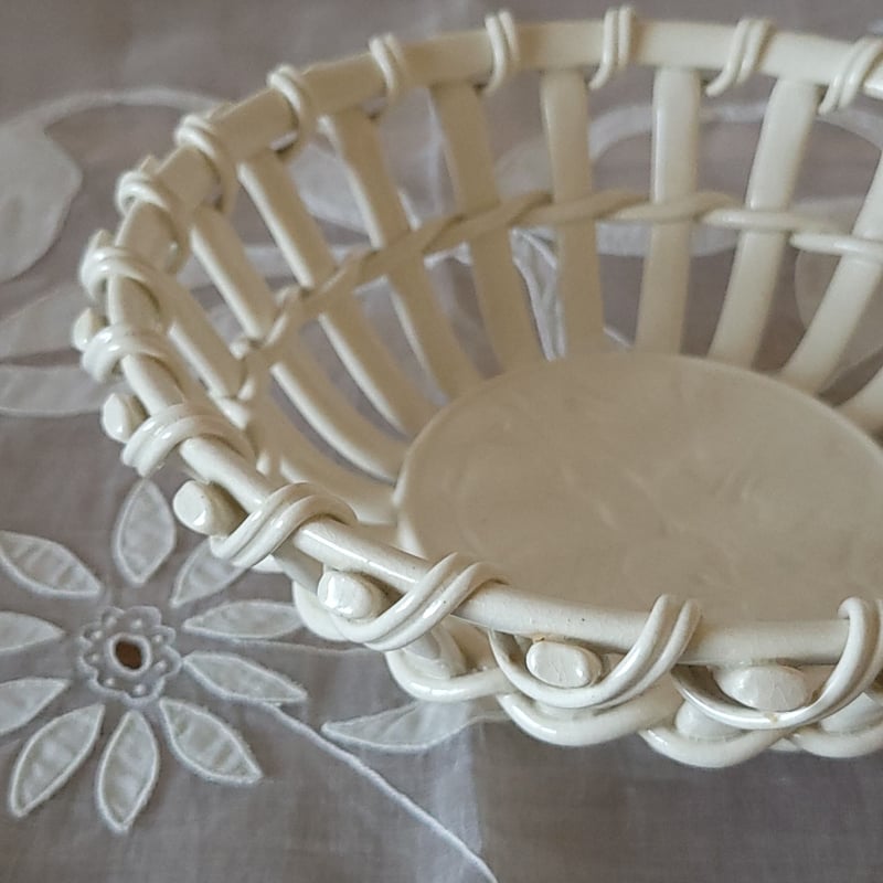 サルグミンヌ Sarregumines レース リボン　パニエプレート【A】 Sarreguemines パニエコルベイユ | リボンときどきネコ