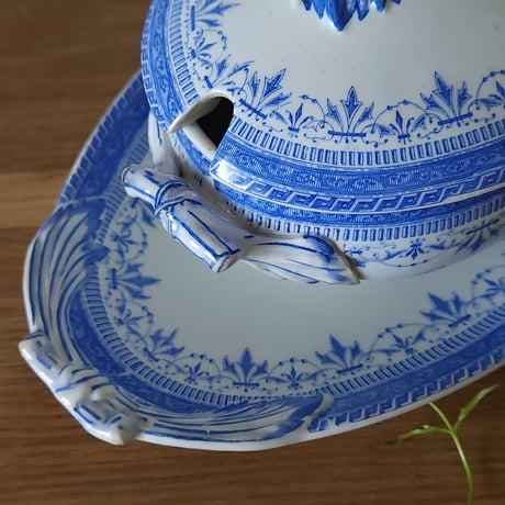 Creil et Montereau　蓋付きソーシエール Gaulois