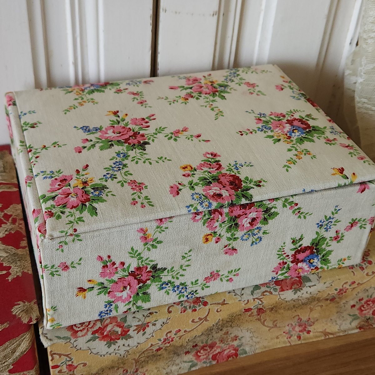 六角形のカルトナージュボックス　ローズ　バラ　花柄　フランスアンティーク　箱 六角形のカルトナージュボックスローズバラ花柄フランス