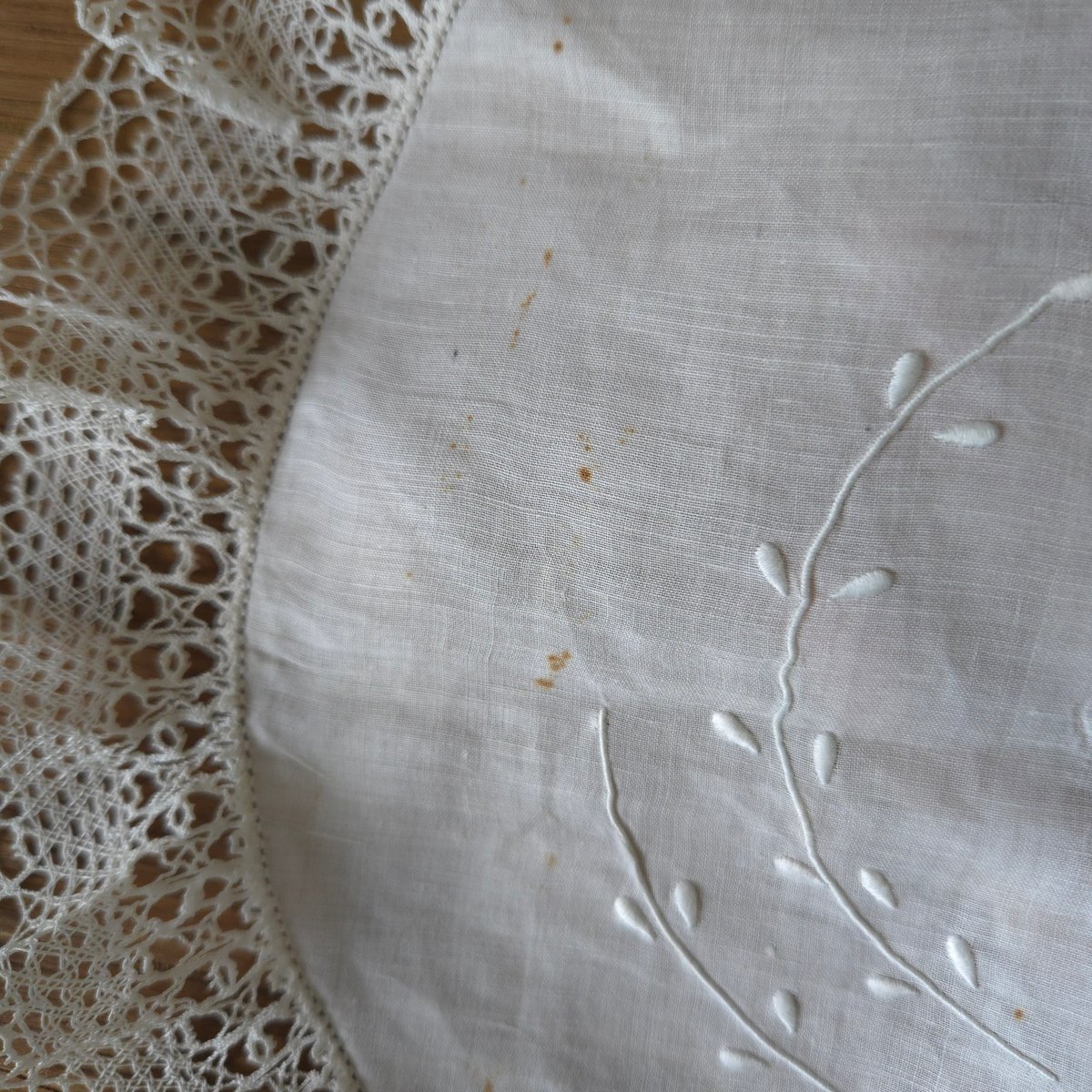 リネン刺繍ドイリー | リボンときどきネコ