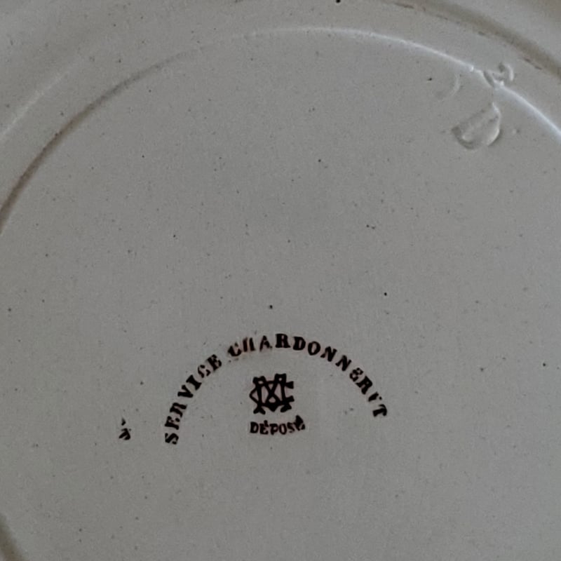 クレイユモントロー“Chardonneret”のデザートプレート | リボン