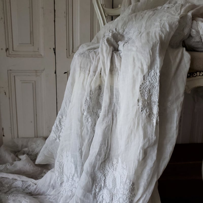 1800年代 タンブール刺繍のカーテン | リボンときどきネコ