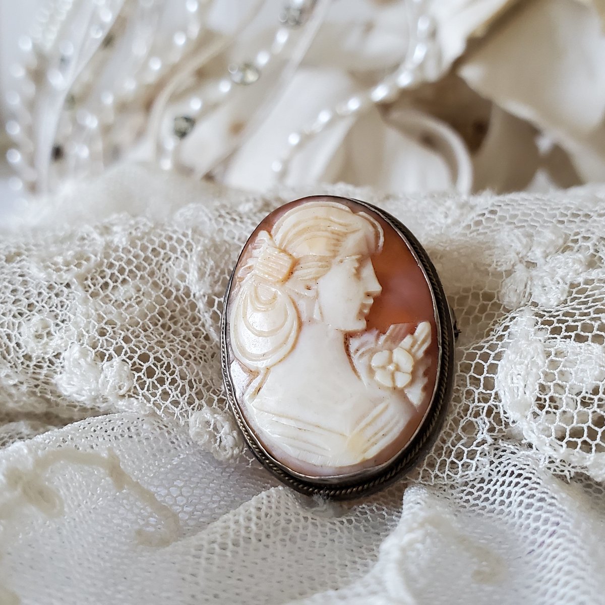 カメオ CAMEO ブローチ ヴィンテージ 美品 です（ケース付き