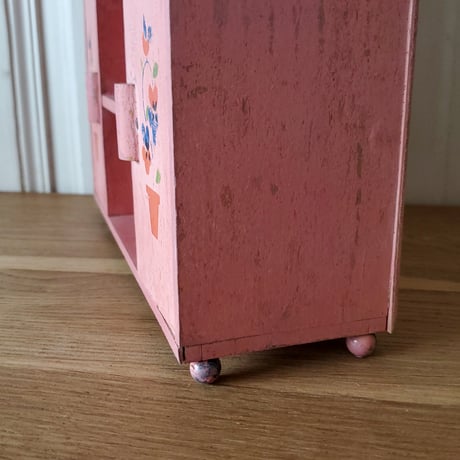 お人形用ピンクのキャビネット