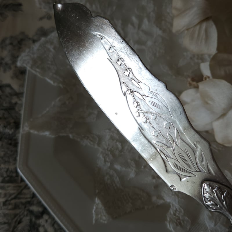 スズランレリーフのケーキナイフ | リボンときどきネコ