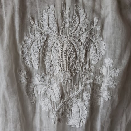 1800年代 タンブール刺繍のカーテン