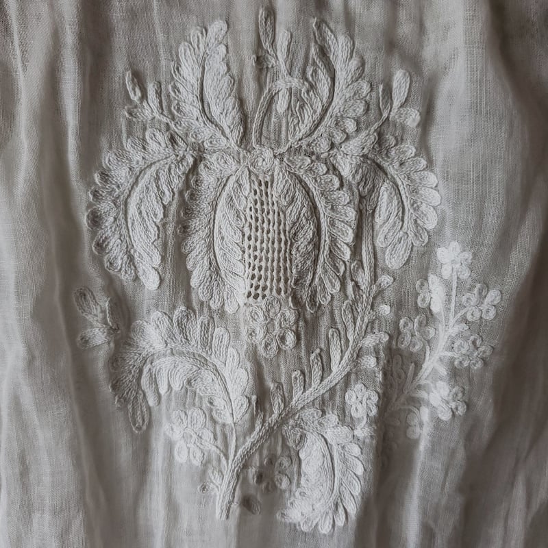 1800年代 タンブール刺繍のカーテン | リボンときどきネコ