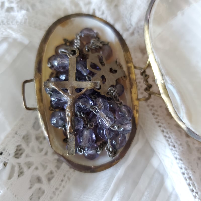 マザーオブパールのケースとロザリオ | リボンときどきネコ