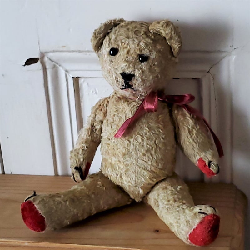 バットテイストのクマちゃん 赤パッドの幼児体型クマちゃん | リボンときどきネコ