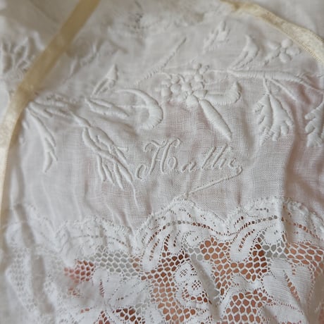 美しい刺繍のオールインワン