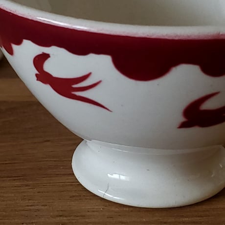 ツバメ柄赤の小さめカフェオレボウル