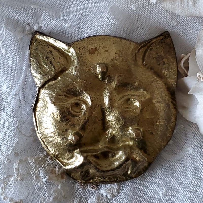 【フランス　アンティーク】猫顔　ヴィドポッシュ　猫トレイ　真鍮　猫プレート フランス アンティーク】猫顔 ヴィドポッシュ 猫トレイ 真鍮 猫