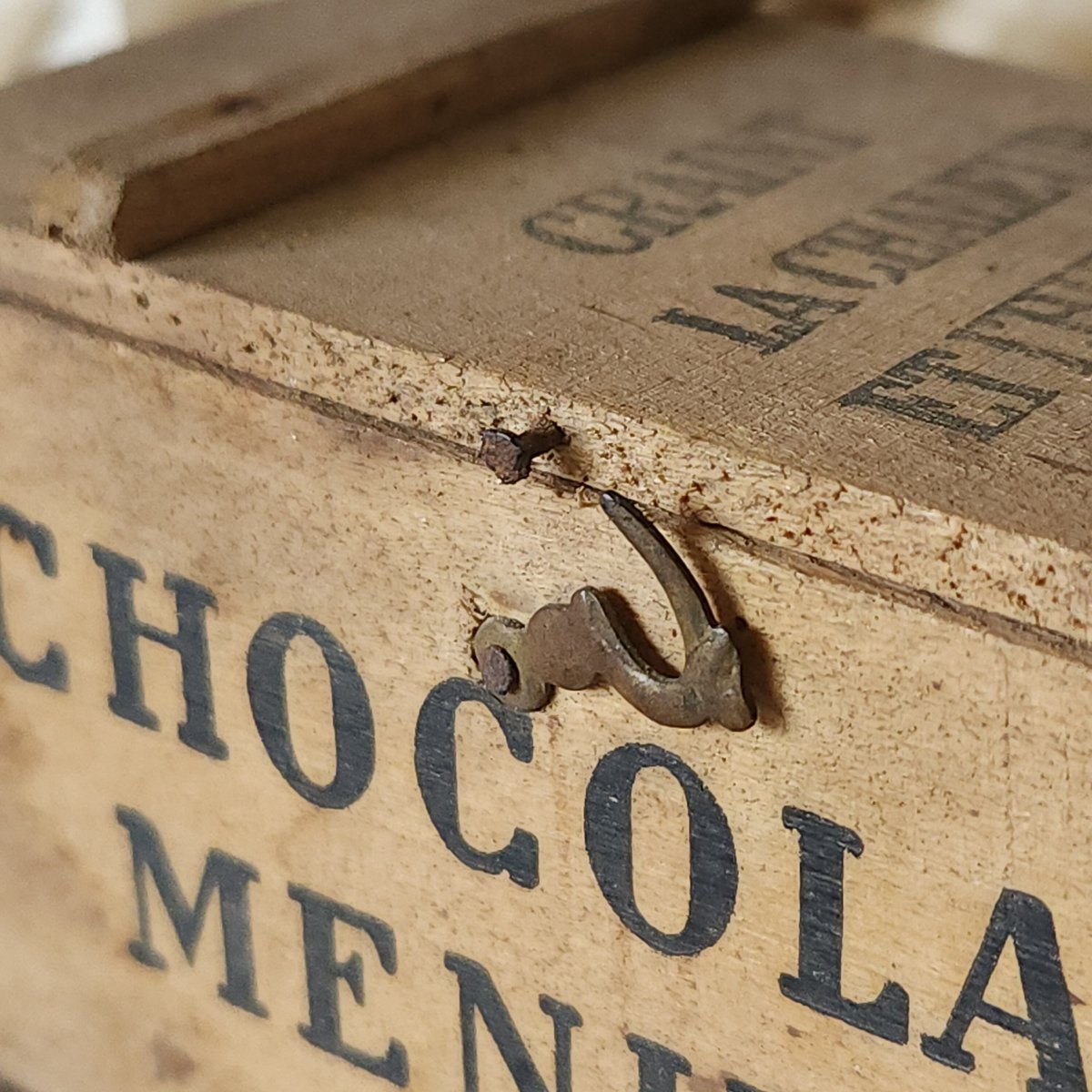 CHOCOLAT MENIER/ショコラムニエの木箱 | リボンときどきネコ CHOCOLAT MENIER/ショコラムニエの木箱 | リボンときどきネコ