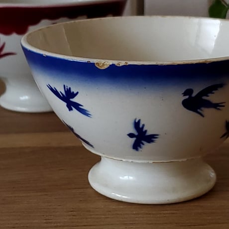 ツバメ柄青の小さめカフェオレボウル