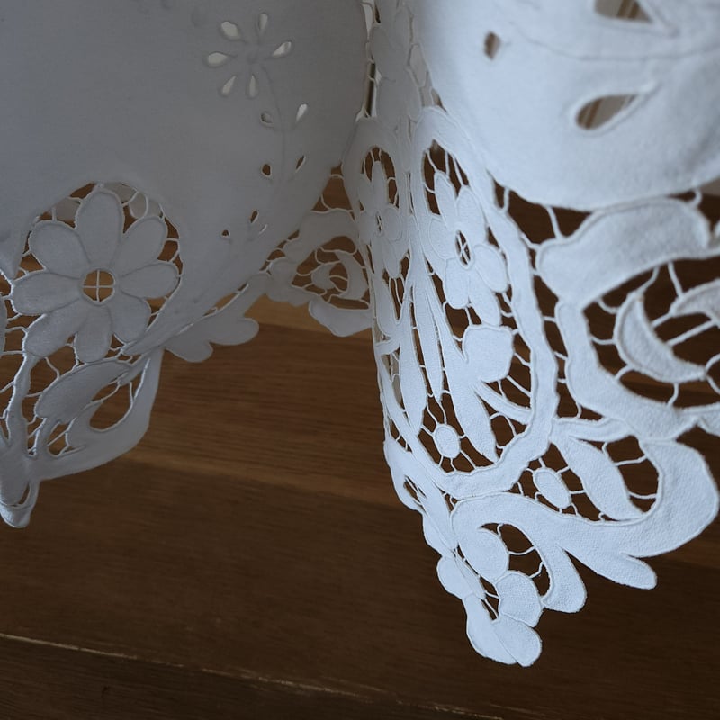 ランチョンマット&ナプキンセット　６枚セット　花の刺繍　カットワーク ランチョンマット&ナプキンセット 6枚セット 花の刺繍 カットワーク