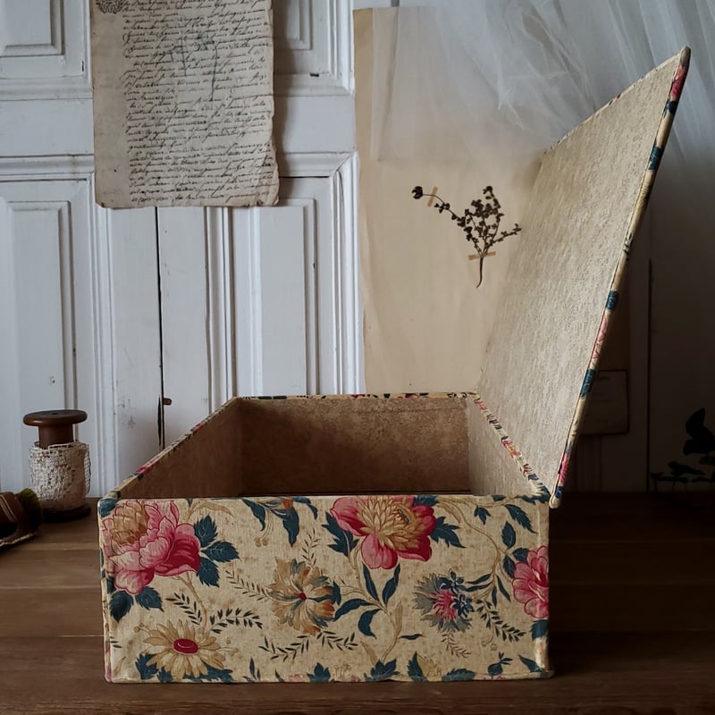 ギャラリーラファイエット 大きいカルトナージュボックス | リボン