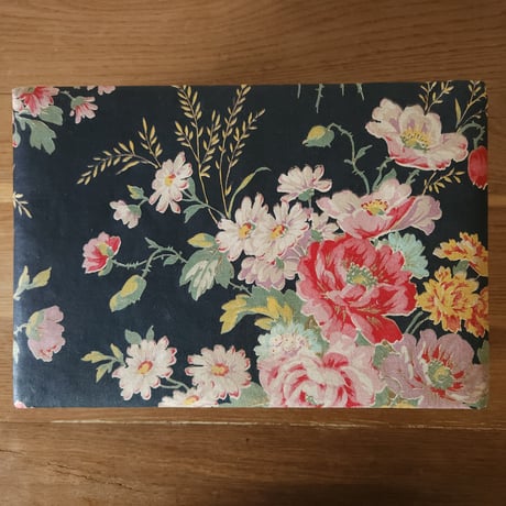 黒の花柄カルトナージュのお裁縫箱