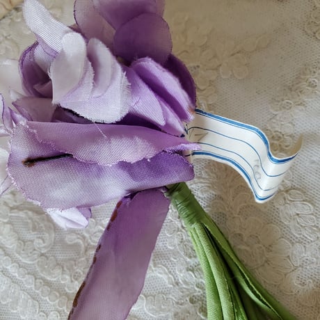 すみれの布花コサージュ