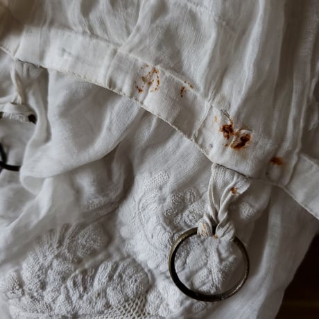 1800年代 タンブール刺繍のカーテン