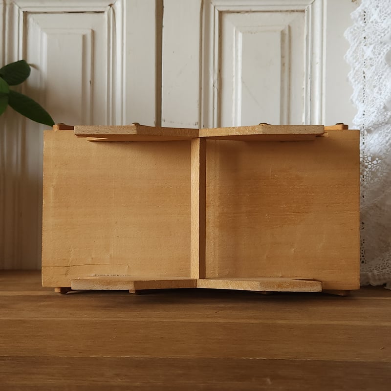 脚付きソーイングボックス | リボンときどきネコ