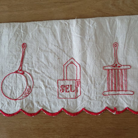 赤刺繍の棚飾り