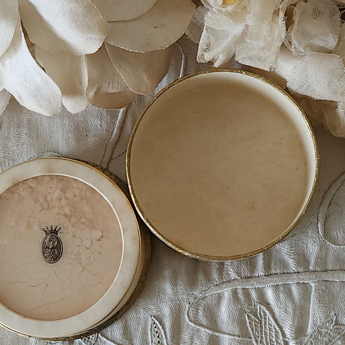 COTYパウダー入りボックス | リボンときどきネコ