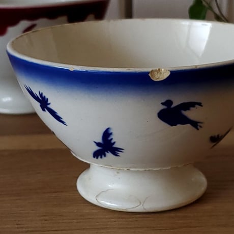 ツバメ柄青の小さめカフェオレボウル