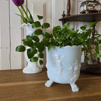 オパリンガラス天使レリーフの花瓶