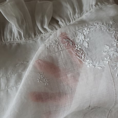 オーガンジー刺繍クッションカバー大
