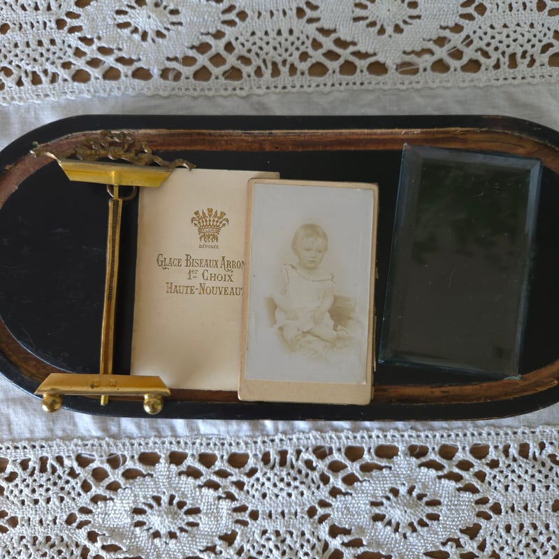 リボン厚ガラスフォトスタンド | リボンときどきネコ