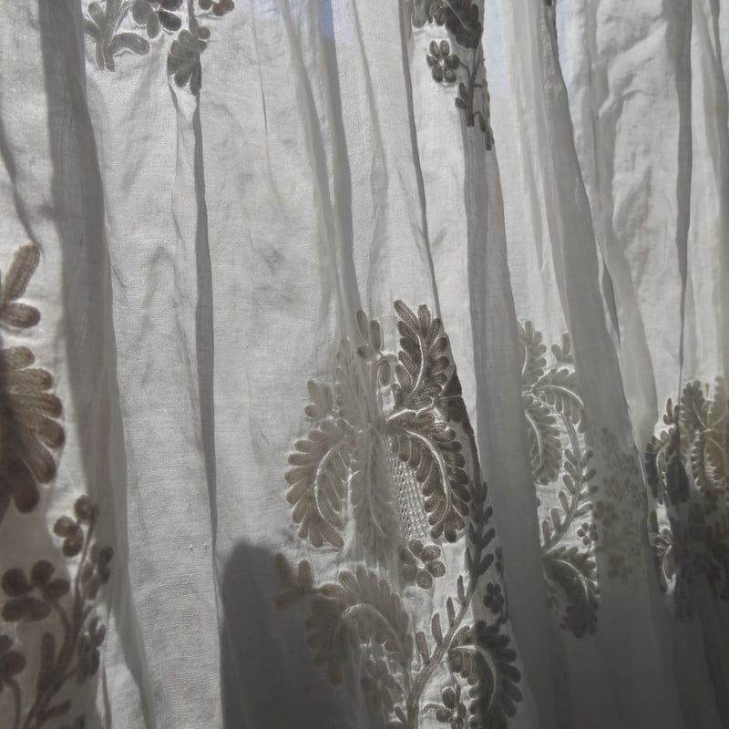 1800年代 タンブール刺繍のカーテン | リボンときどきネコ