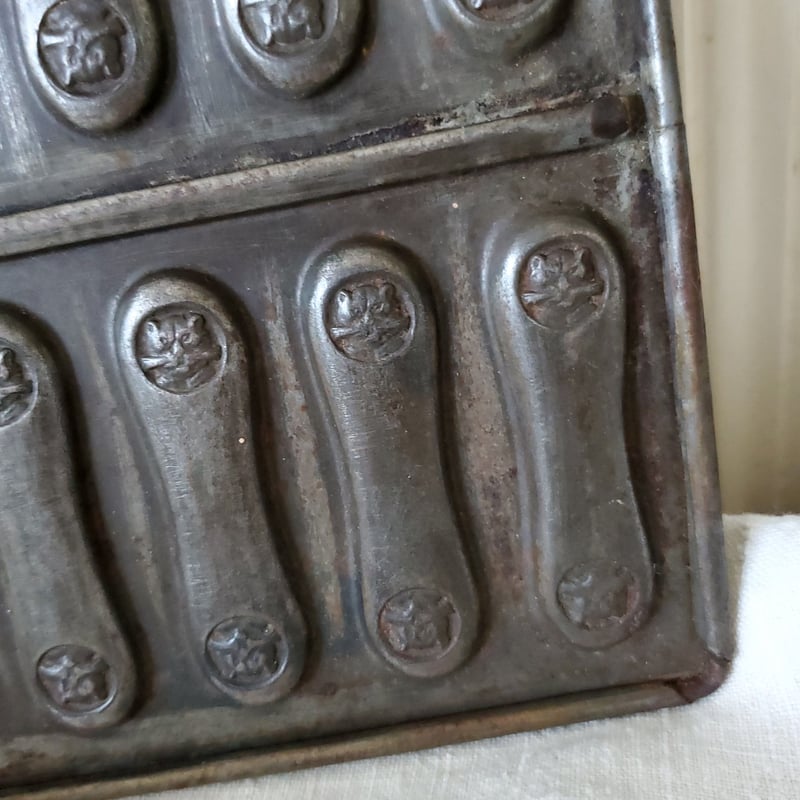 イギリス アンティーク チョコレートモールド ラングドシャ フランス 猫 ラング・ド・シャ 猫のチョコレートモールド | リボンときどきネコ