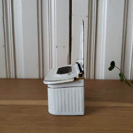 BF社アリュメット缶